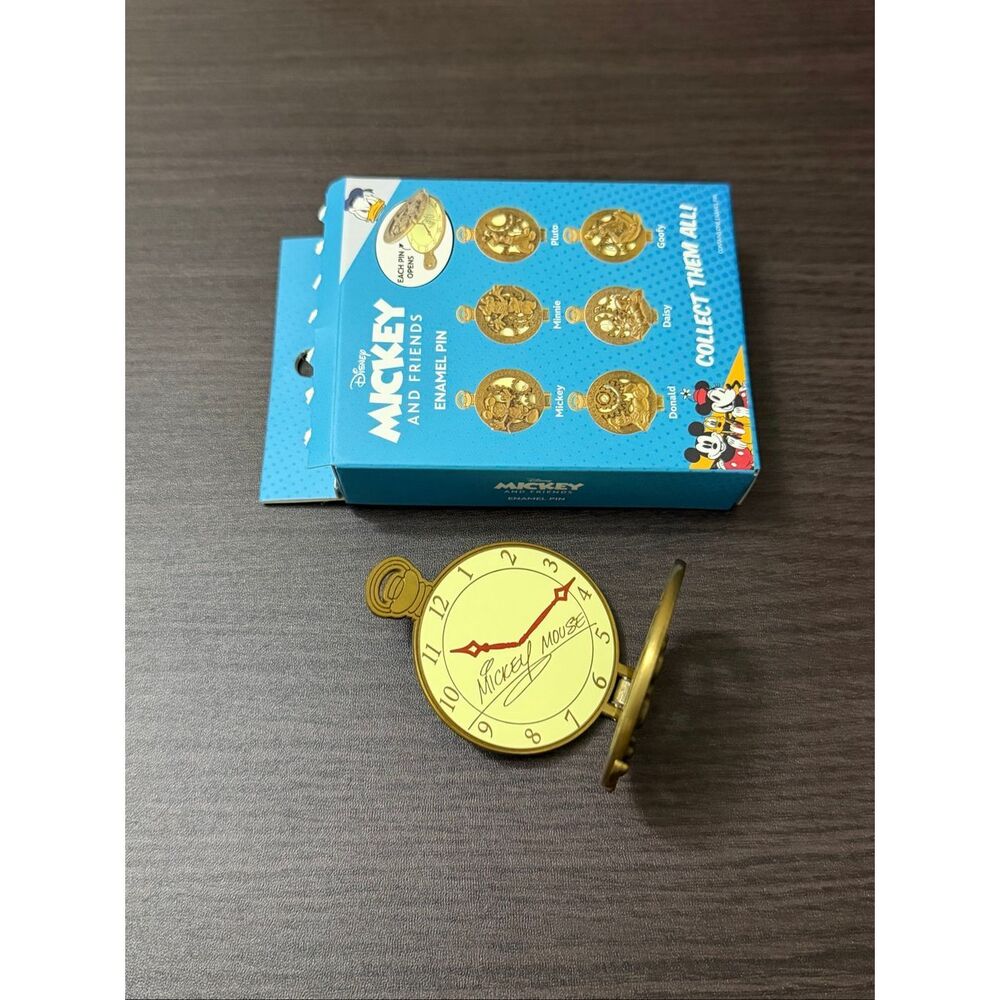Disney Mickey & Friends Pocket Watch Blind Box Hinge Enamel Pin - Mickey Mouse - Picture 2 of 3